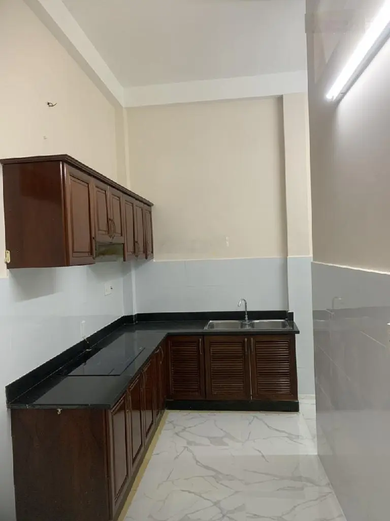 Giảm sốc 1 tỷ, chỉ 3.9x tỷ sở hữu ngay nhà 2 tầng đúc kiên cố, 5.8x11, hoàn công đủ, hỗ trợ vay NH