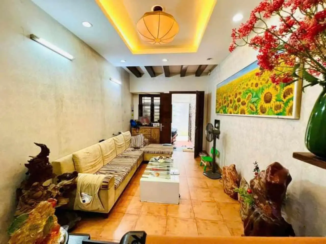 Bán nhà đẹp hai bà trưng, dân xây, ô chờ thang máy, 2 mặt thoáng, gần phố, ngõ rộng, về ở luôn.