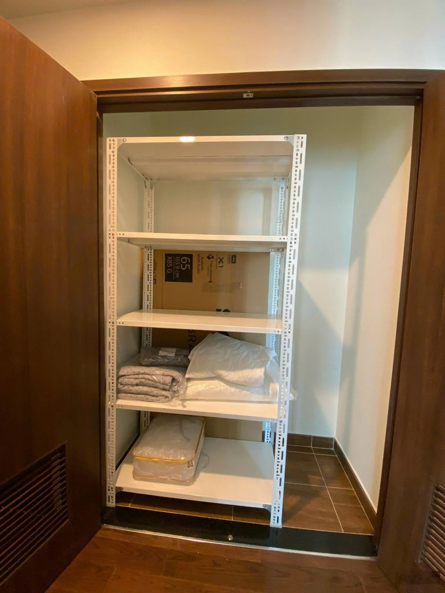 D'edge Thảo Điền: 2 bedr - 94m2, Full nội thất. Giá 8,5 tỷ, cam kết rẻ nhất TT. Xem căn hộ 24/7
