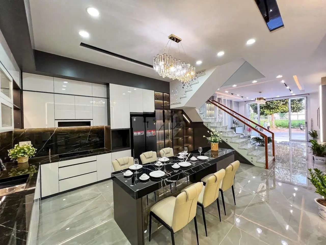 Cần vốn bán gấp nhà mới xây rẻ nhất khu