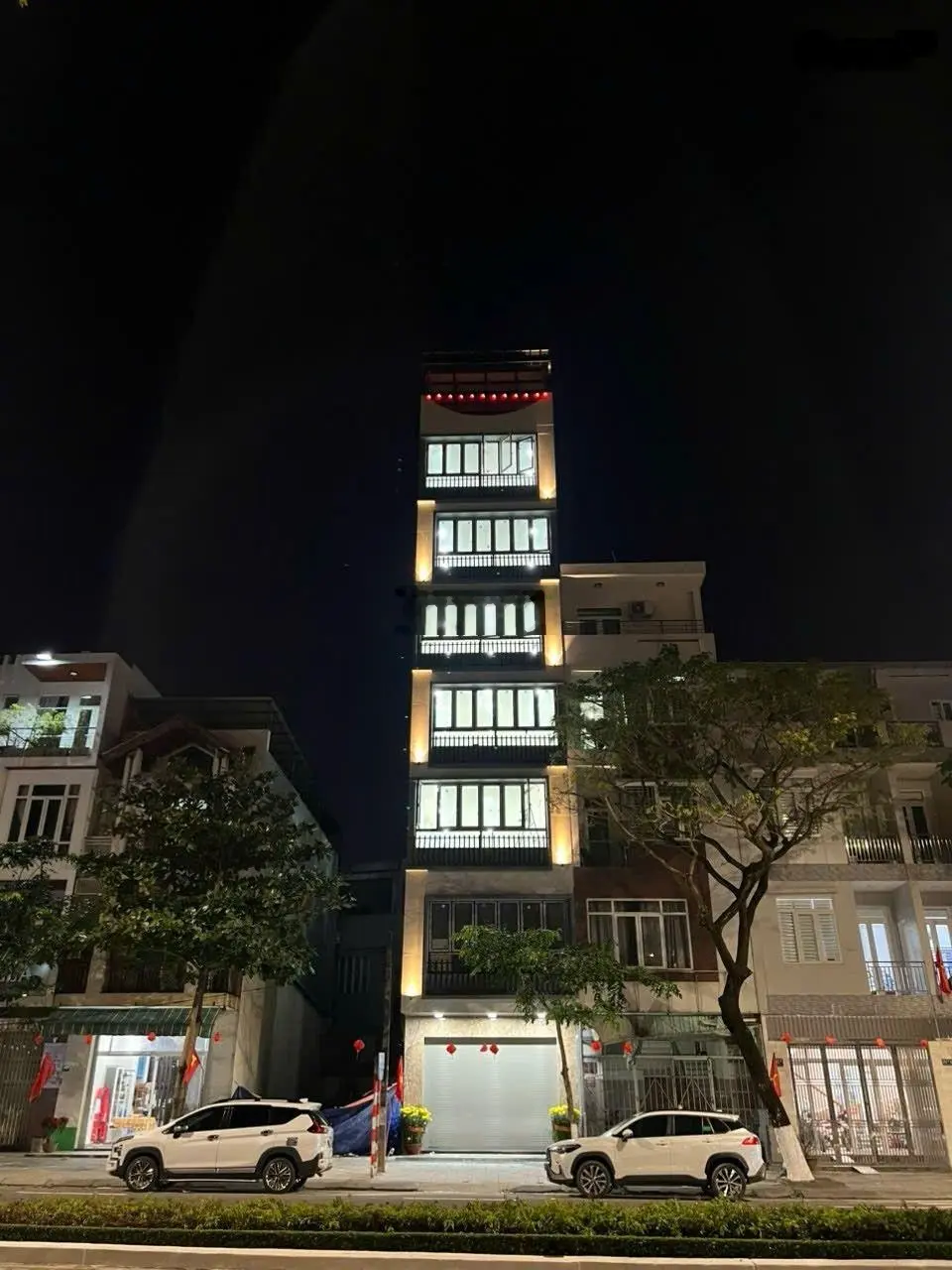 Bán căn hộ cao cấp trung tâm thành phố, cho thuê văn phòng 8 tầng mới, giá đầu tư sinh lời