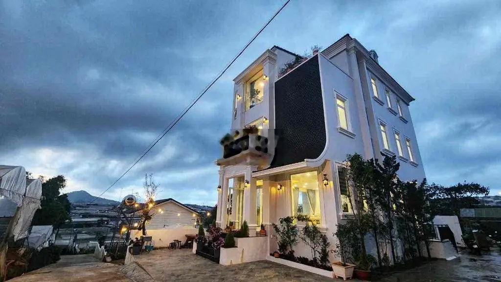 Villa vừa ở vừa kinh doanh 2 mặt tiền Trịnh Hoài Đức 200m2 3 tầng