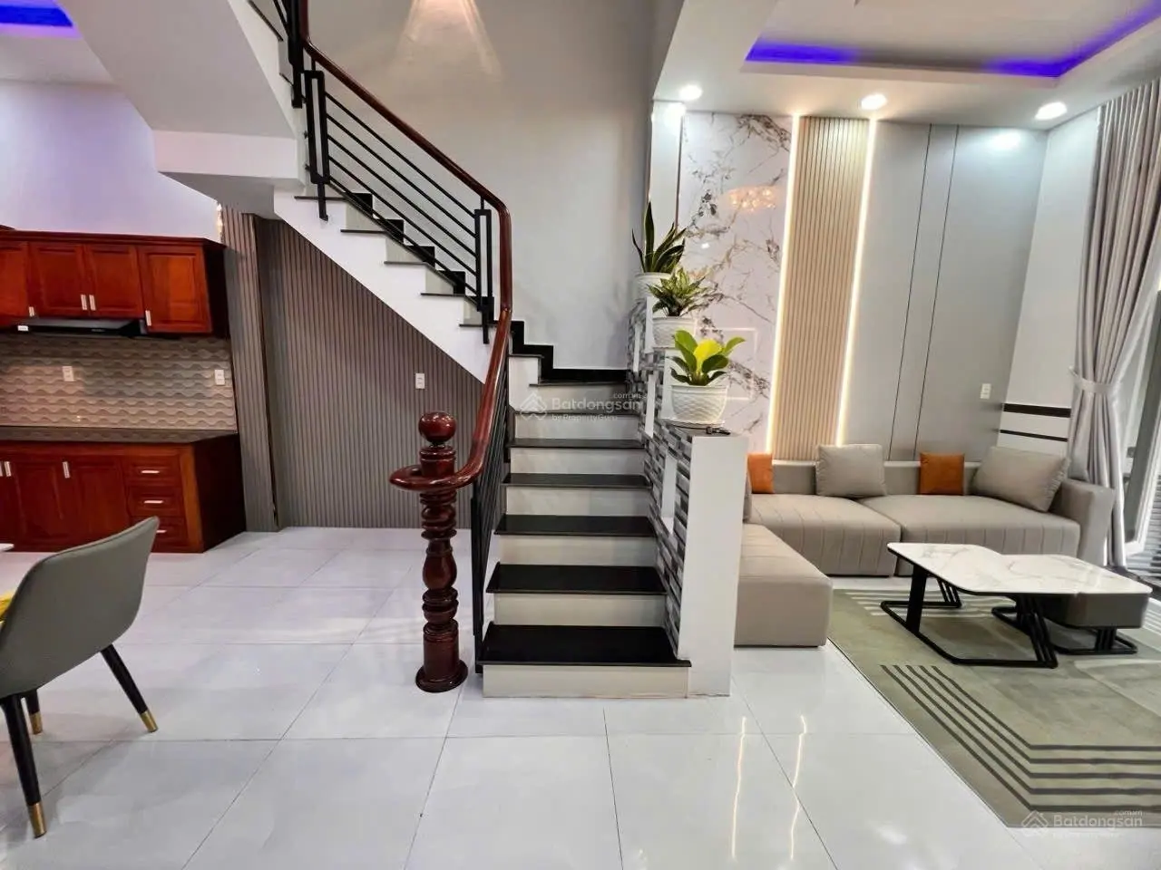 Nhà sổ hồng riêng Thạnh Lộc 12, 4,55 tỷ, 52m2, 3PN, 3WC, cực chất bao đẹp,ngã tư Ga, chợ Cầu Đồng