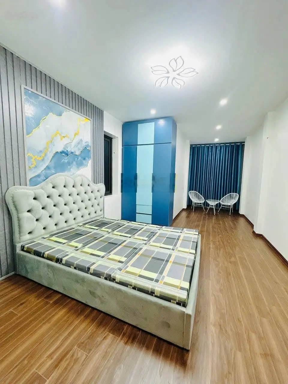 Đặng Tiến Đông. DT 27/30m2 x 4 tầng, MT 3m, giá 7,99 tỷ. Mặt ngõ, taxi đỗ cửa, 1 nhà ra phố.