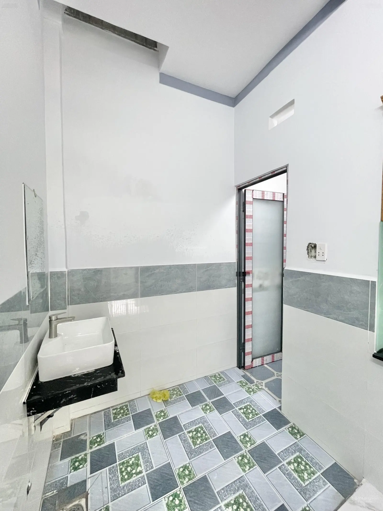 Cần bán nhà sổ chung lầu trệt hẻm thông đã có số lô số thửa chờ ra sổ gần chợ tân long