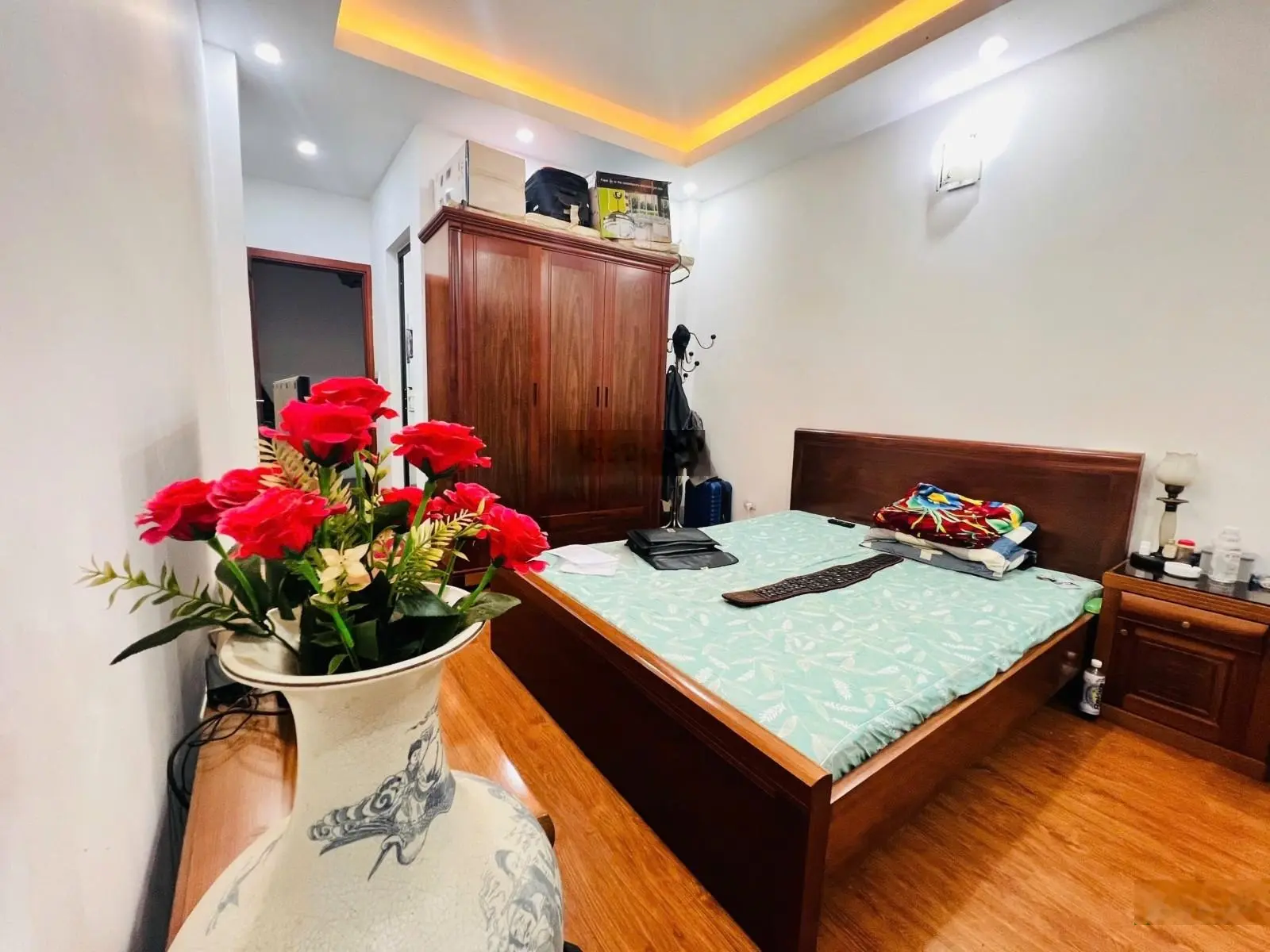 Cần bán nhà riêng Phố Xuân La 35m 5Tg MT 3,5m chỉ 9 tỷ full nội thất ô tô đỗ cửa 30m ra phố.