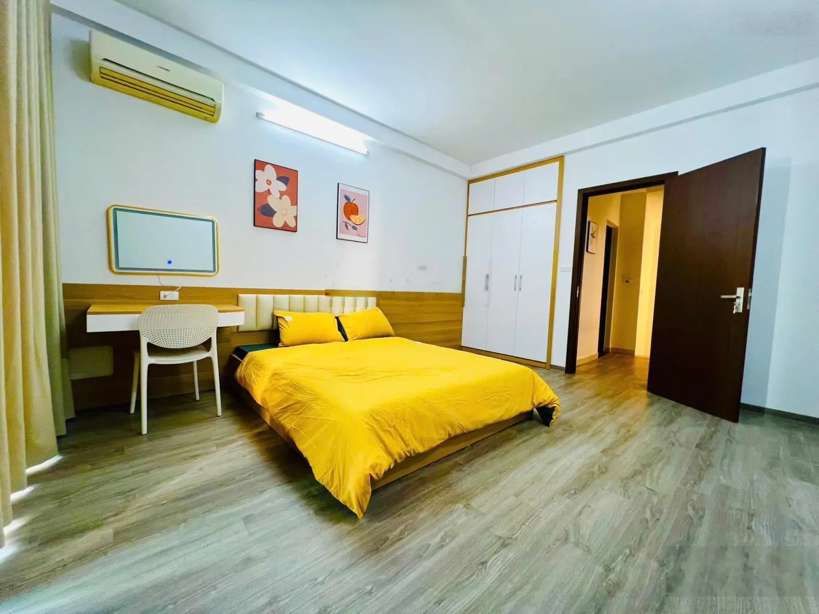 Nhà đẹp Cầu Giấy. Mặt ngõ nông, cách mặt phố 30m. Nhà dân xây, đẹp chắc chắn. Tặng full nội thất.