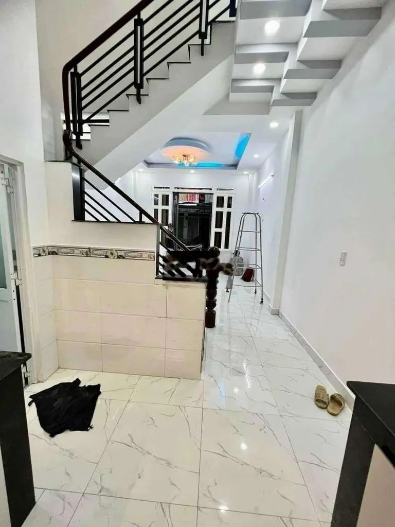 Bán nhà lầu đẹp 4m x 10m vô ở liền