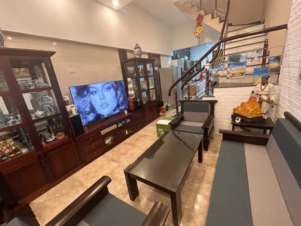 Bán nhà trung tâm Hoàn Kiếm giá hiếm 10 tỷ nhỏ thiết kế 50m2 tiện ích đầy đủ . LH 0979 389 ***