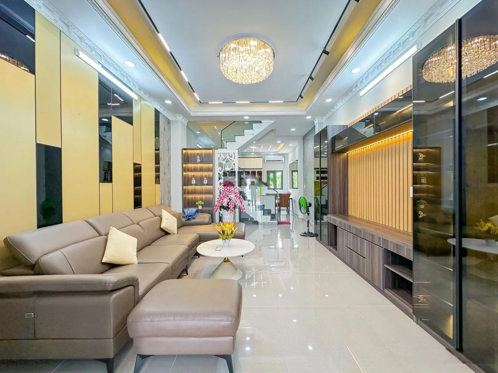 Bán nhà sổ riêng 60m2 hoàn công 3 tầng đầy đủ nói thất gần quận 7 chỉ 300m