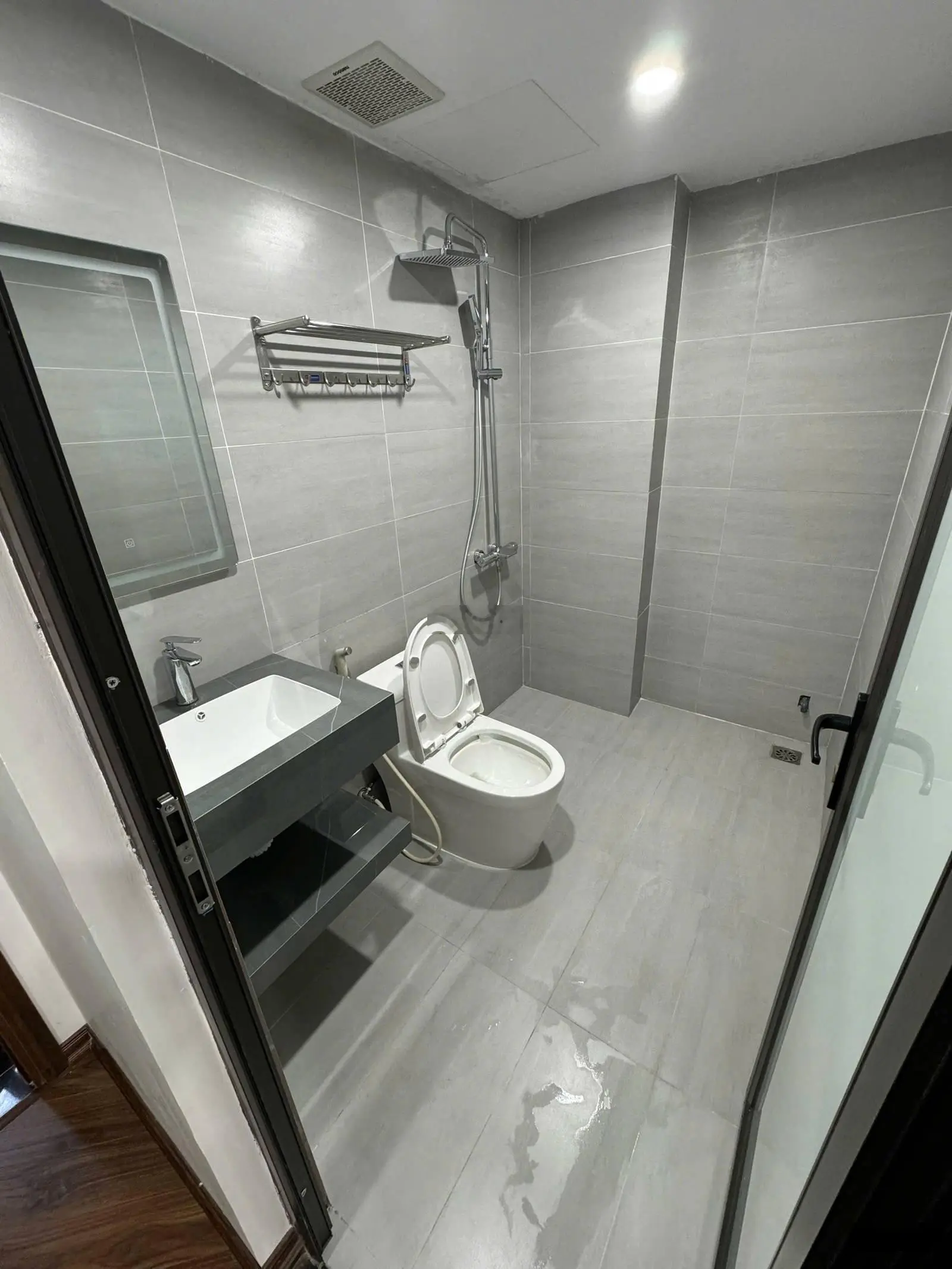 Bán nhà phố Trạm 7 T gara ô tô thang máy 15 tỷ, 45m2 Long Biên, Hà Nội