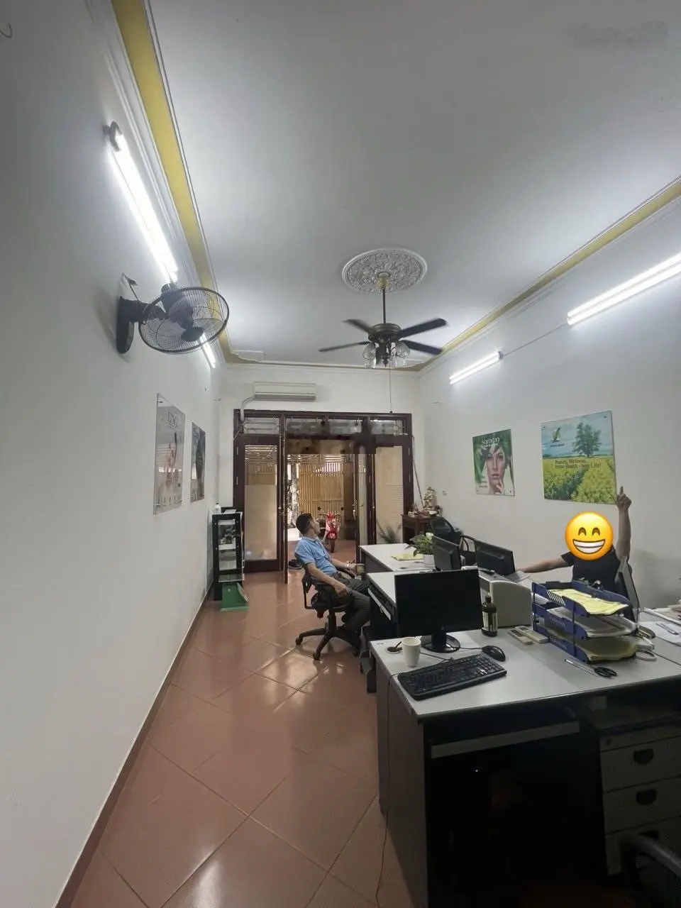 Nhà 2 mặt thoáng - 82m2 - 3 tầng - ngõ oto tránh + gara oto, thiện chí bán giá tốt