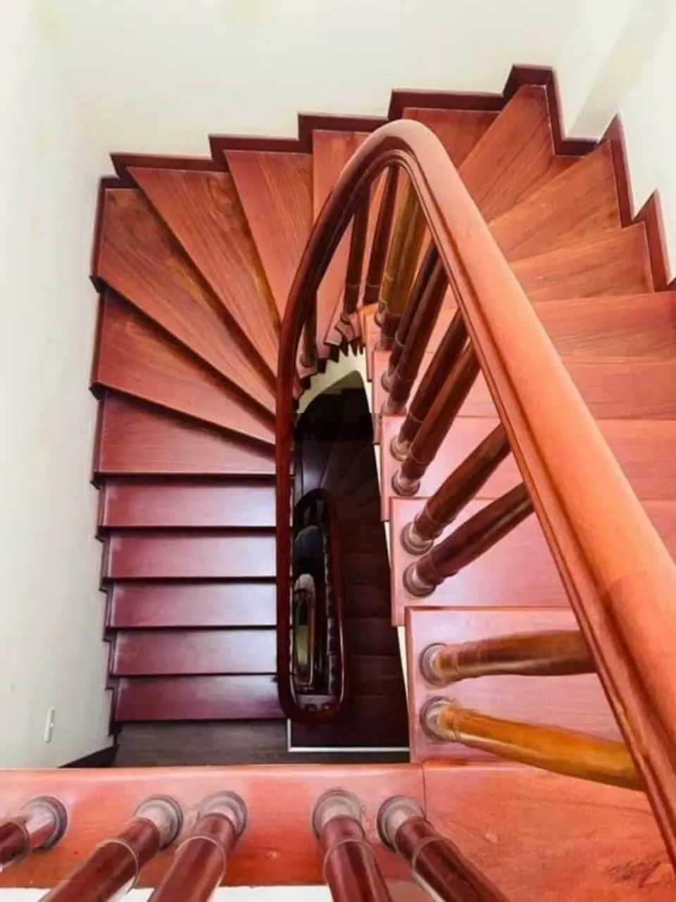 Bán nhà phố Trần Quốc Hoàn, vỉa hè, 2 mặt tiền, kinh doanh, 60m2 17 tỷ