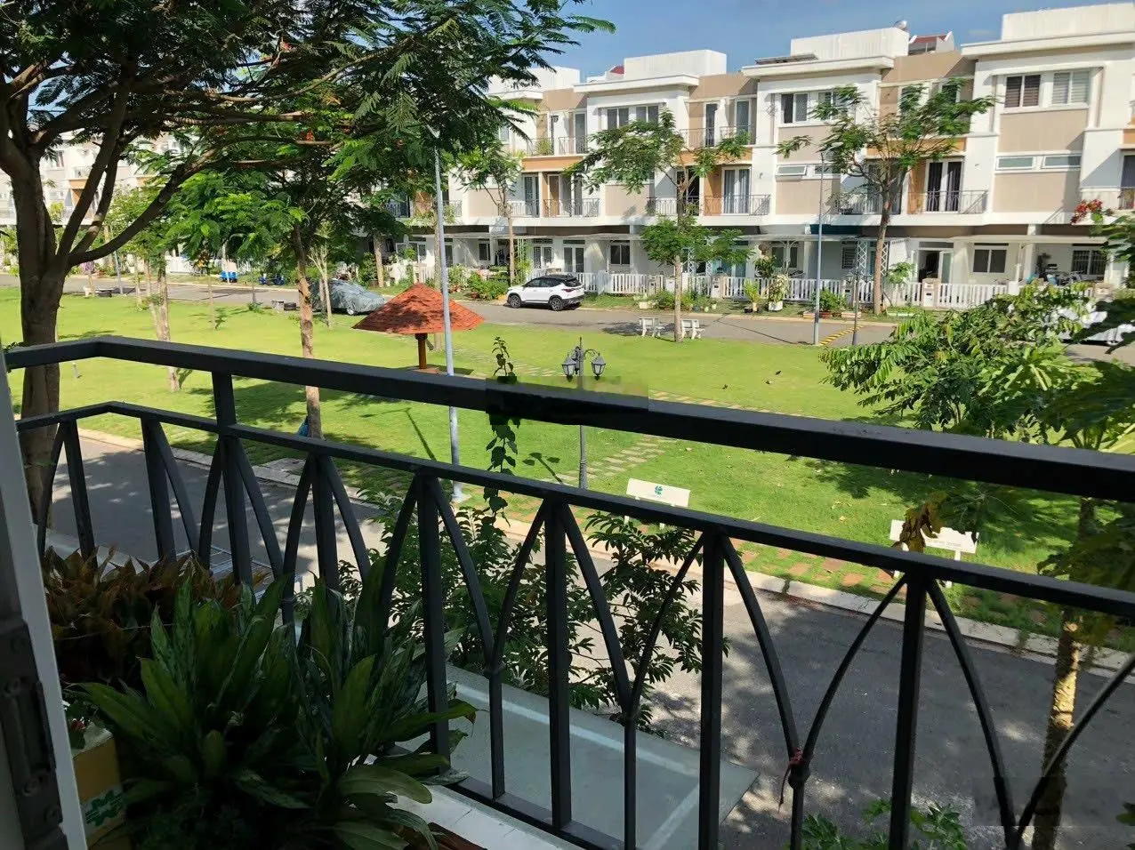 Bán nhà phố Lovera Park Khang Điền Bình Chánh trệt 2 lầu 3PN, 2WC view công viên, SHR