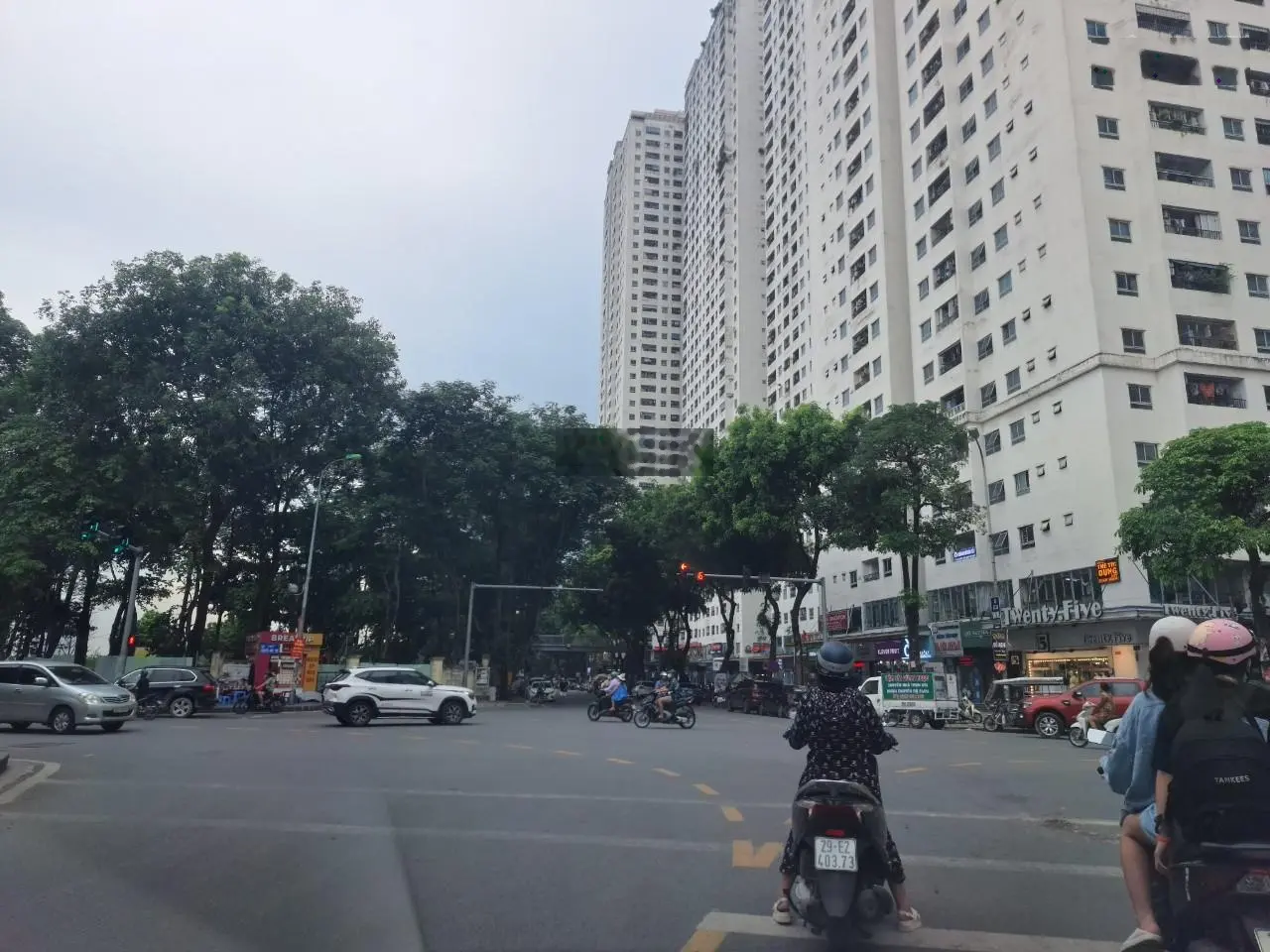 Chính chủ bán căn góc penthouse VP5 Bán Đảo Linh Đàm, view xuống hồ, DT 70m2, giá 2.6 tỷ, nhà đẹp
