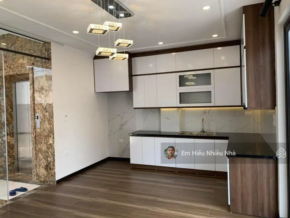 Bán xuân thủy 38m2 *7 tầng - ô tô đỗ cổng - thang máy - hiếm lắm - đủ nội thất - lh ngay 0338 383 ***