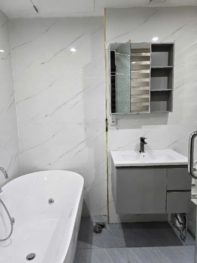 7 tầng thang máy - mới kính koong - full nội thất - kinh doanh - ô tô - ngõ thông - 40 m- 17,5 tỷ