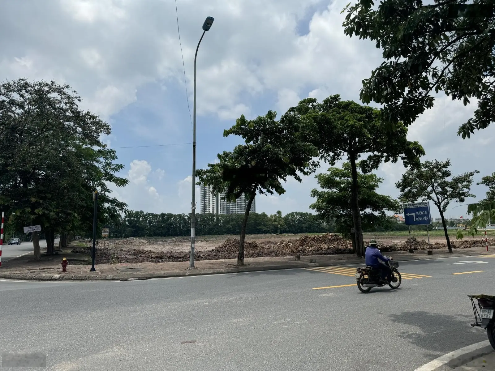 Bán nhà Liền kề xẻ khe góc ngã tư 90m2/MT 21m, hoàn thiện 5 tầng đẹp trung tâm Trâu Quỳ, Gia Lâm