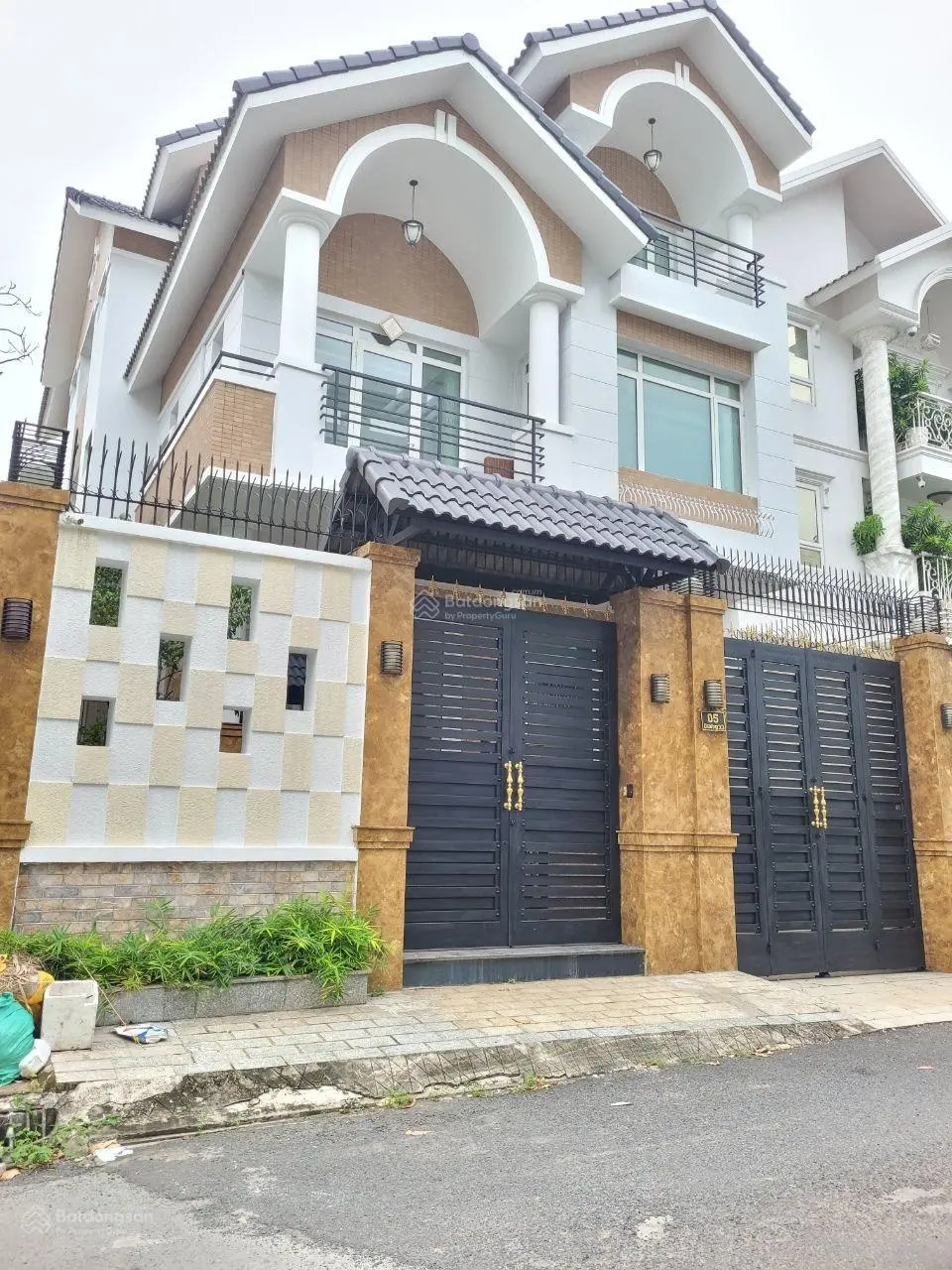 Bán biệt thự mặt tiền ngay Cao Đức Lân 10x20m hầm 3 tầng sổ hồng full nội thất giá 39 tỷ