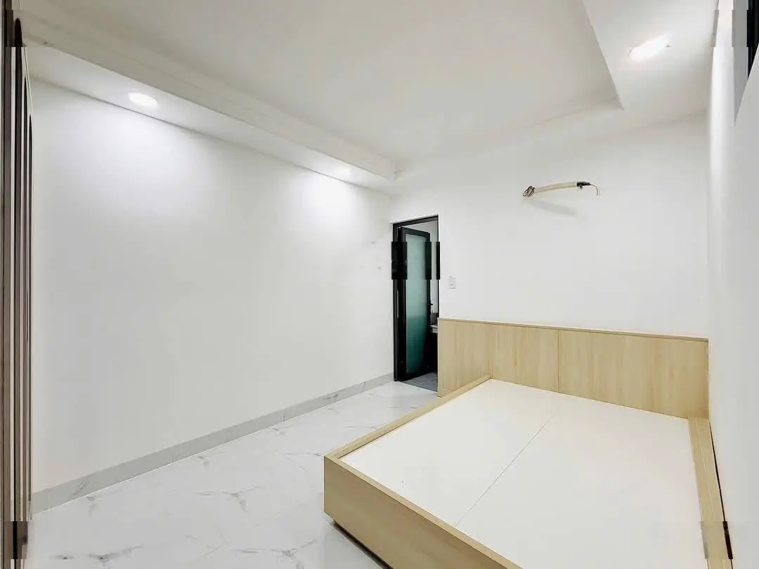 Cần bán gấp nhà đường 3/2, P10, Q10, cách bệnh viện Nhân Dân 300m giá 3tỷ280 DT 82m2, còn HĐ thuê