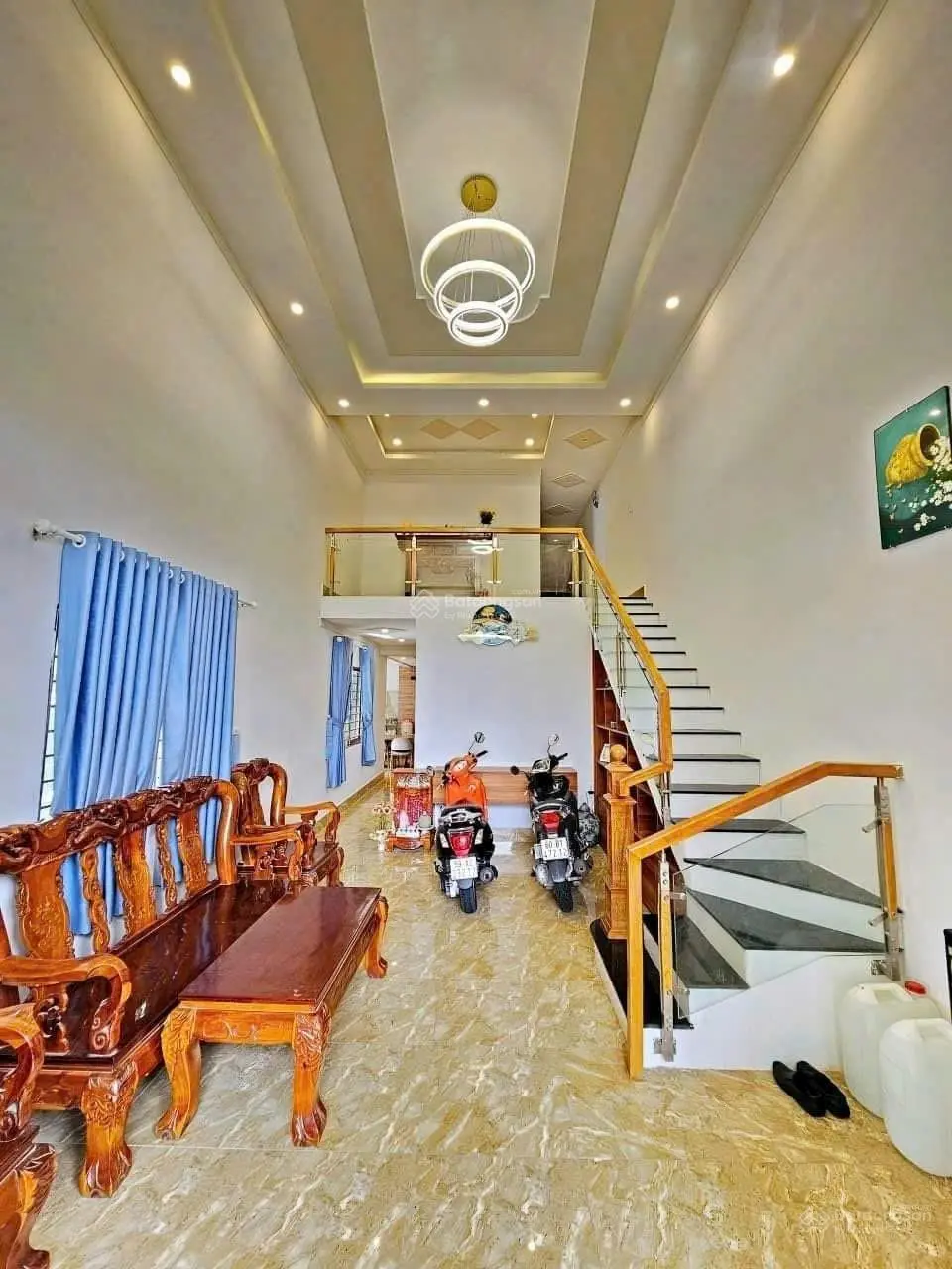 Cần bán căn nhà vườn mái thái sổ riêng ngay ngã tư Nguyễn Khuyến giá rẻ 8x17m. Nhà mới bao đẹp