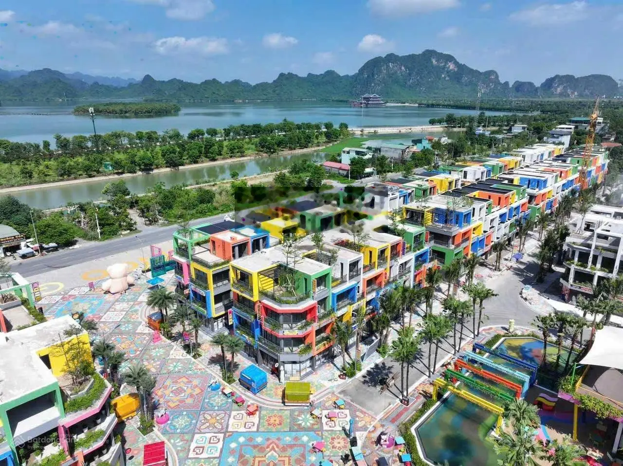 Shophouse Flamingo mặt hồ Tam Chúc, giá chỉ 5,5 tỷ. DT đất 105m2 xây 4 tầng, sổ lâu dài. Có gói vay