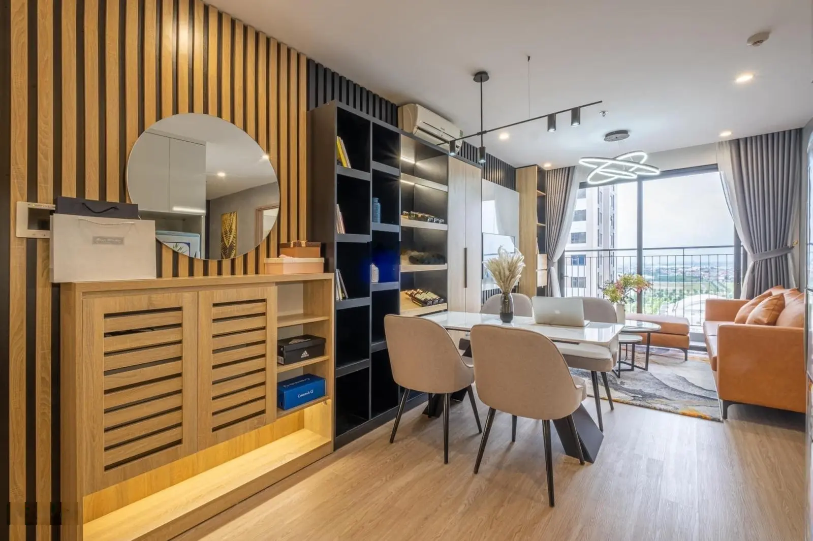 Chuyển nhượng căn 3PN 138m2 view công viên Wisteria Royal Park 5.5 tỷ