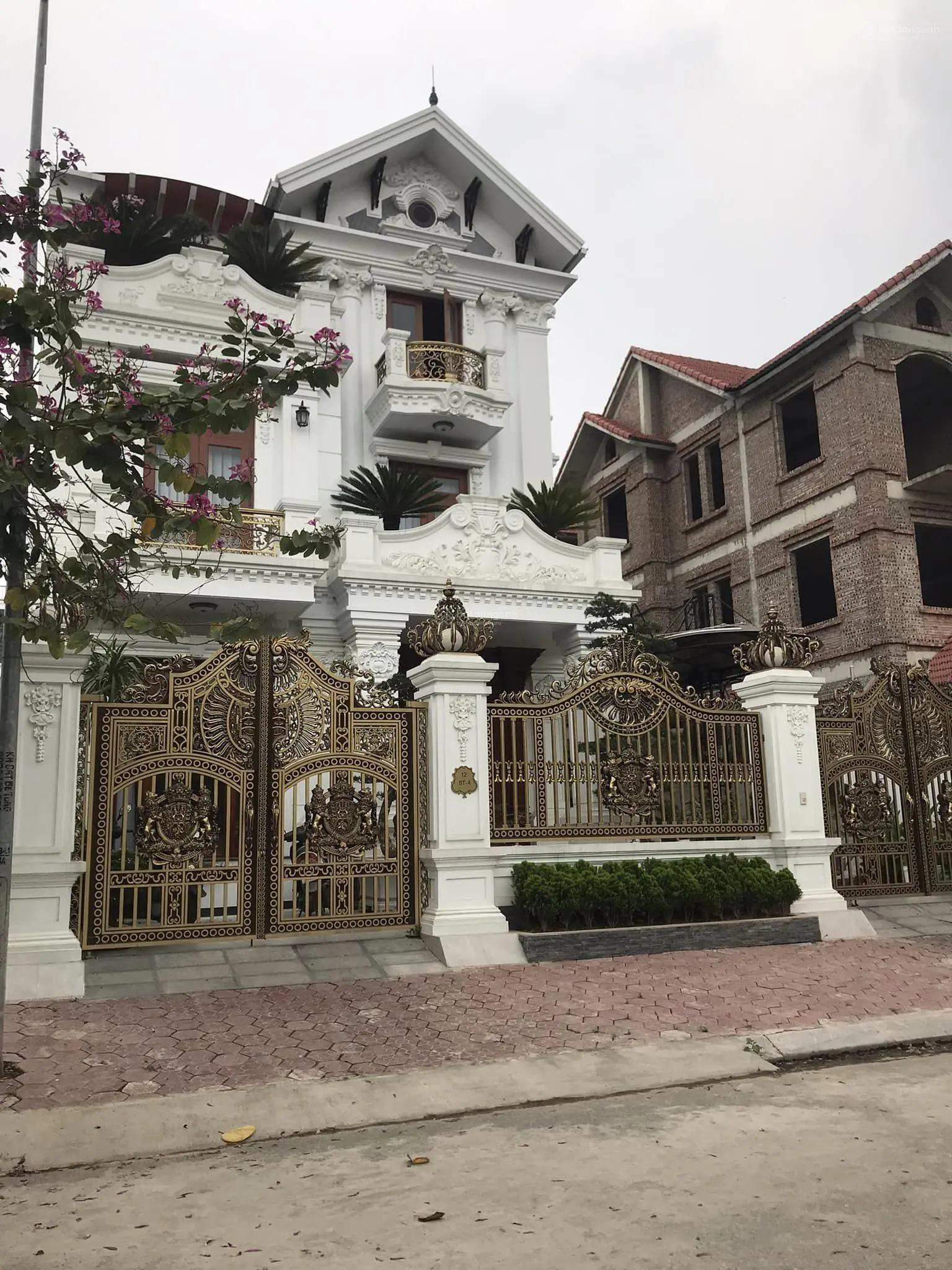 Siêu Phẩm Biệt Thự VĂN PHÚ - Nhà Đẹp, Nội Thất Nhập, Vị Trí TT KĐT: 229M x3T, GIÁ nhỉnh 150tr/m