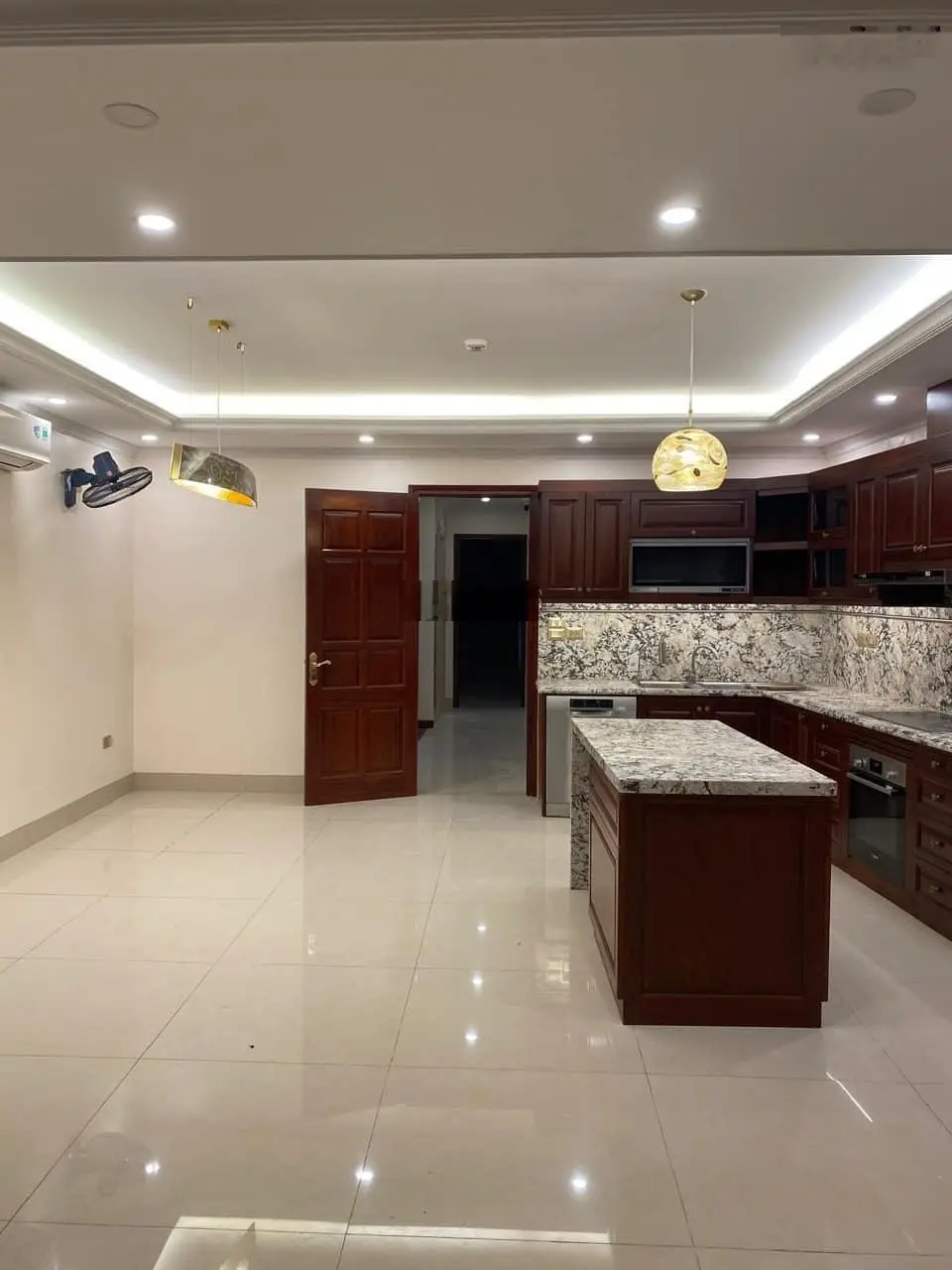 Siêu Đẹp Bán Nhà Mặt Phố Nhật CHiêu, Tây Hồ 110m x 7 Tầng - Thang Máy - Lô GÓc - View Hồ.