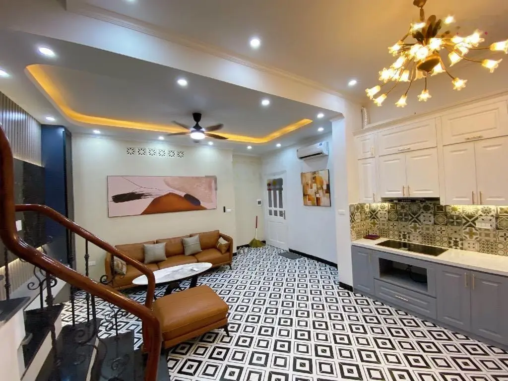 Nhà cự lộc đẹp mới lung linh - thoáng sáng - sát phố, sát hồ, bãi gửi ô tô - full nội thất tặng lại