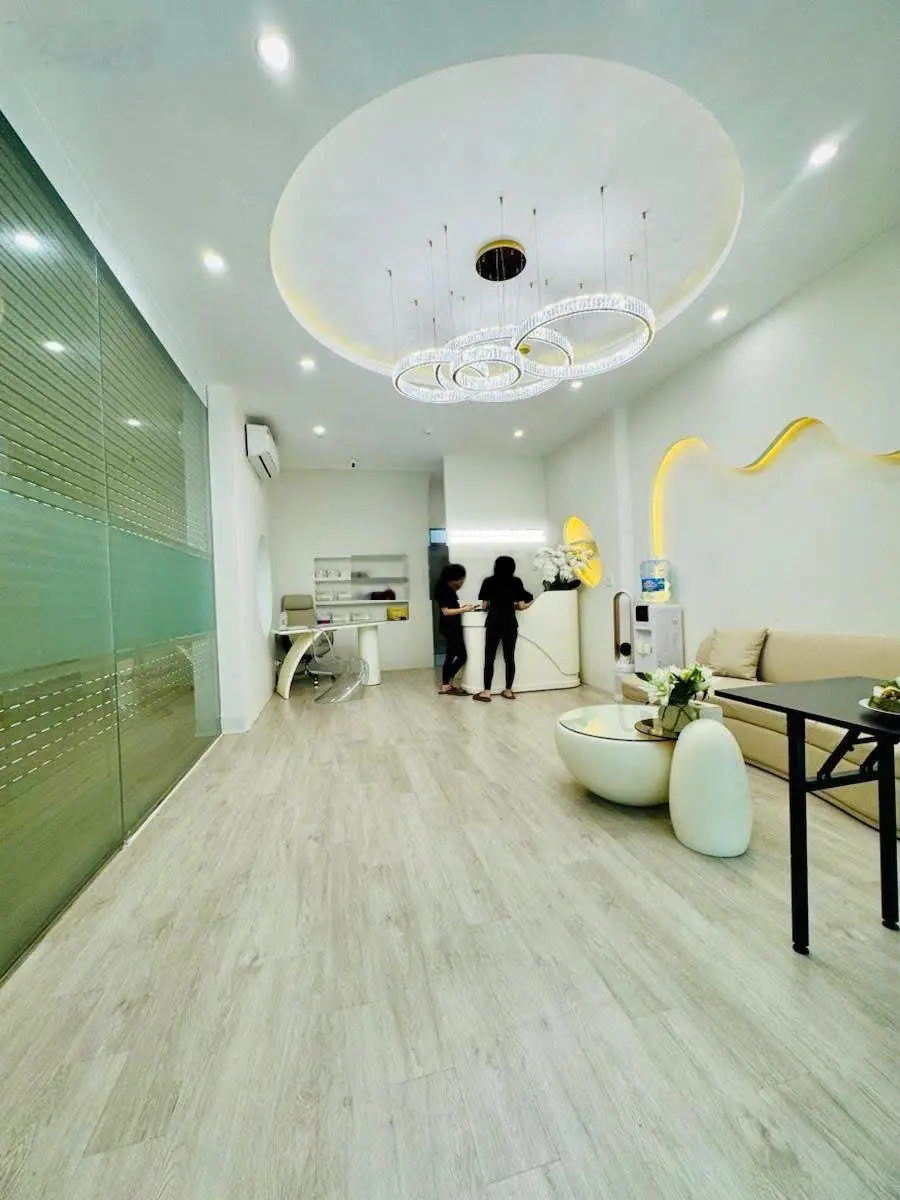 Mặt phố 8 tầng thang máy - Lô góc vỉa hè kinh doanh. Giá rẻ bất ngờ