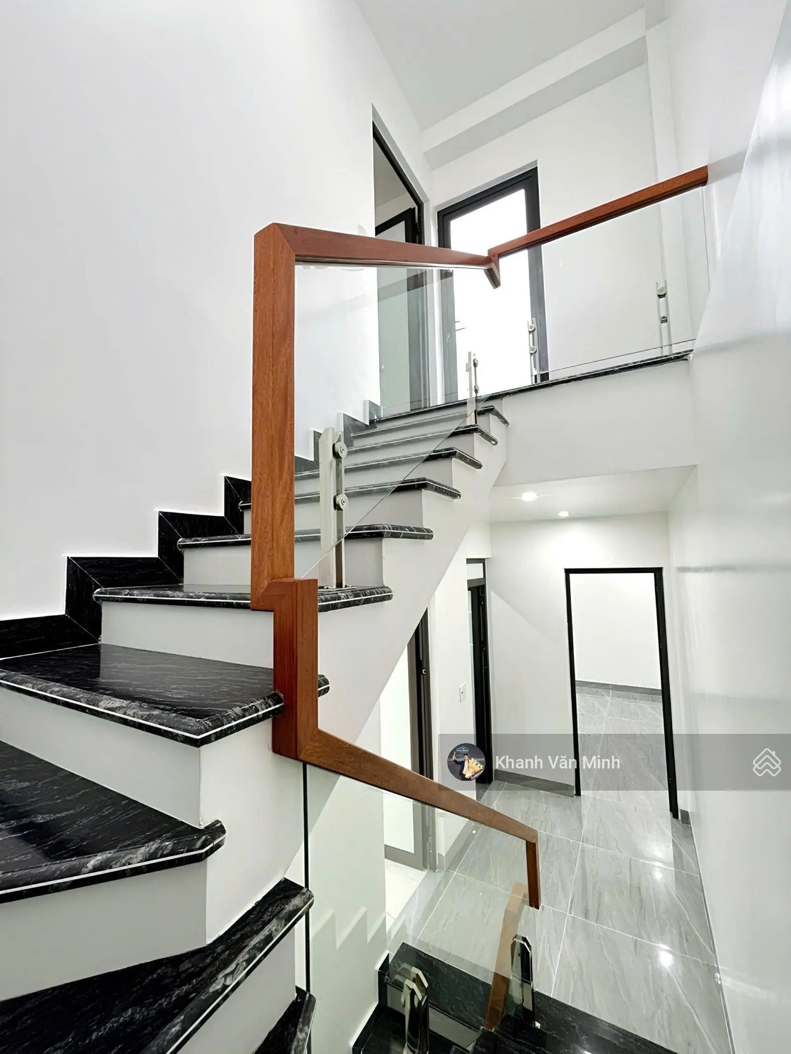 Nhà sân cổng riêng, 50m2 x 4 tầng độc lập tại Miếu Hai Xã,
