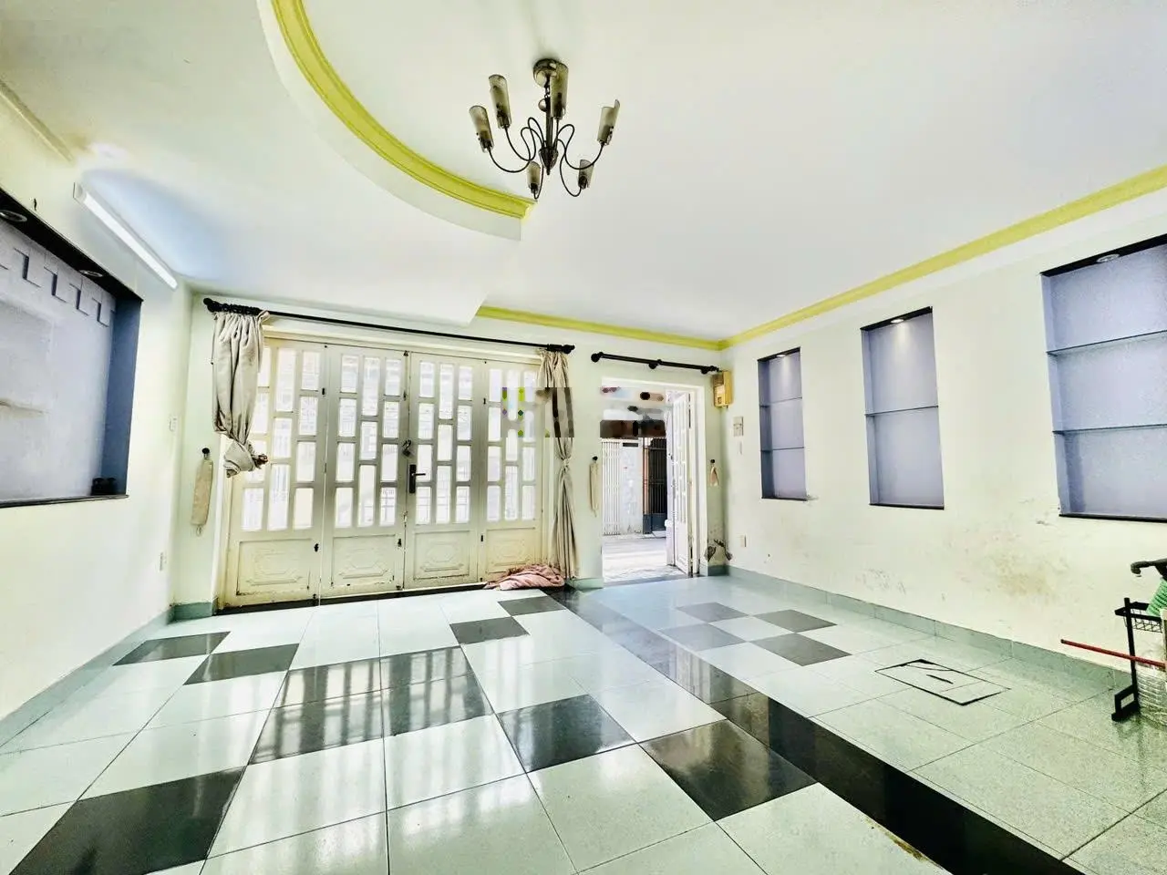 Bán nhà hẻm 8m thông khu bàn cờ 41m2 5 tầng ngay chợ phạm văn hai quận tân bình