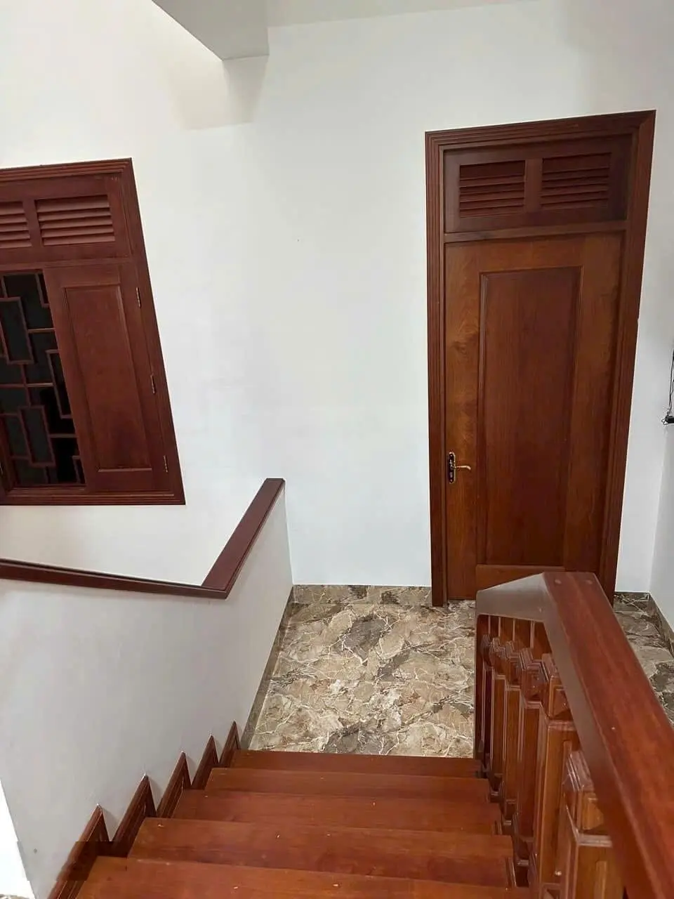 Bán nhà trung tâm Buôn Ma Thuột, mặt tiền Hà Huy Tập, để lại toàn bộ nội thất gỗ Hương và Căm Se