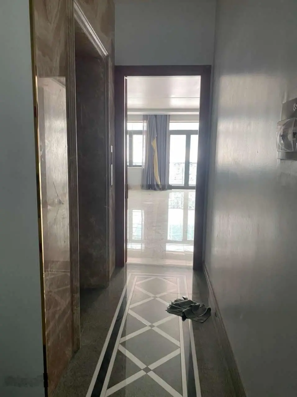 Bán nhà Lý Thường Kiệt, Quận 10 - hẻm trước nhà 10m - 8 tầng có hầm để ô tô, có thang máy chỉ 18 tỷ