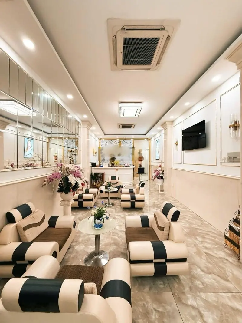 Bán nhà mặt tiền Cách Mạng Tháng 8, Quận 10 - 7 tầng có thang máy Nhật - 105m2 (4.2 x 25) chỉ 28 tỷ