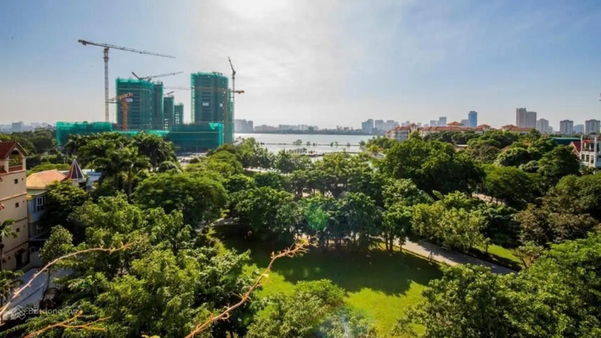 Vị trí độc nhất ba mặt thoáng cực hiếm, mặt phố quảng bá, mặt tiền lớn, giá siêu đẹp, đầy đủ gpxd.