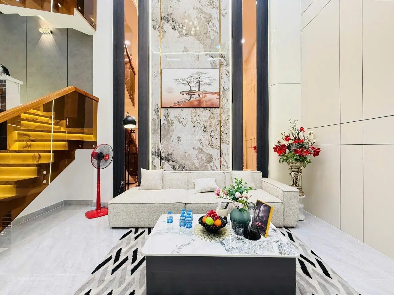 Bán nhà đẹp 1 sẹc thẳng, sát mặt tiền Đ. Nguyễn Tư Giản, 3PN, phòng thờ, 5WC, trệt lửng 2 lầu, P.12