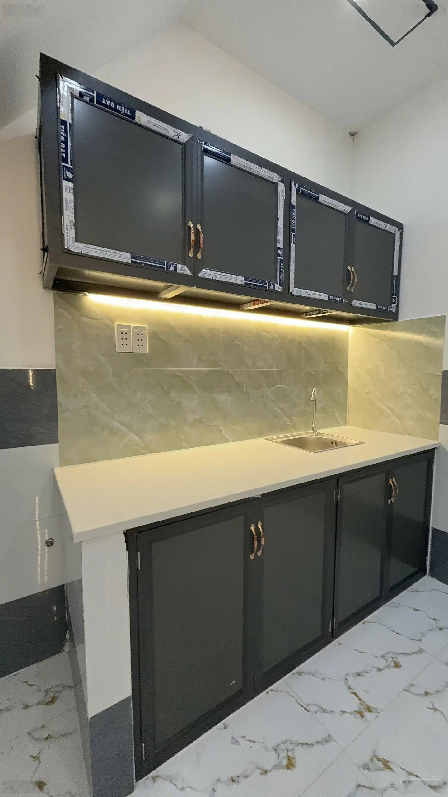 Siêu phẩm mới ra - mua nhà tặng luôn bộ nội thất cao cấp combo có sẵn luôn trong nhà giá bán:650tr
