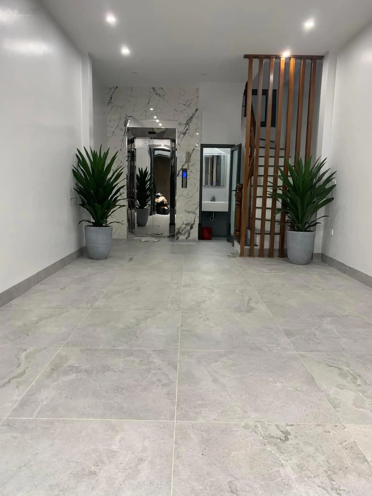 Bán nhà Trương Định, Hai Bà Trưng, thang máy, ngõ rộng, gần phố, đối diện dự án trường học, hơn 6tỷ