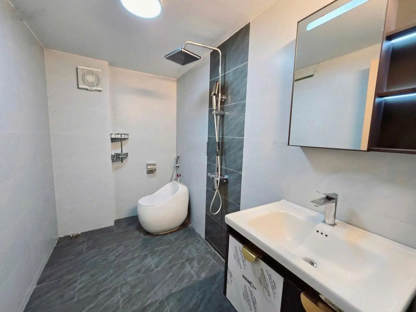 Nhà riêng Vũ Trọng Phụng ô tô đỗ cửa, lô góc 2 thoáng, sổ nở hậu, full nội thất, không quy hoạch