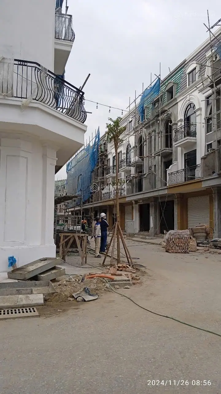 Căn vị trí Vip gần công viên, bãi xe và tòa chung cư 20 tầng điểm kinh doanh lý tưởng của gia chủ