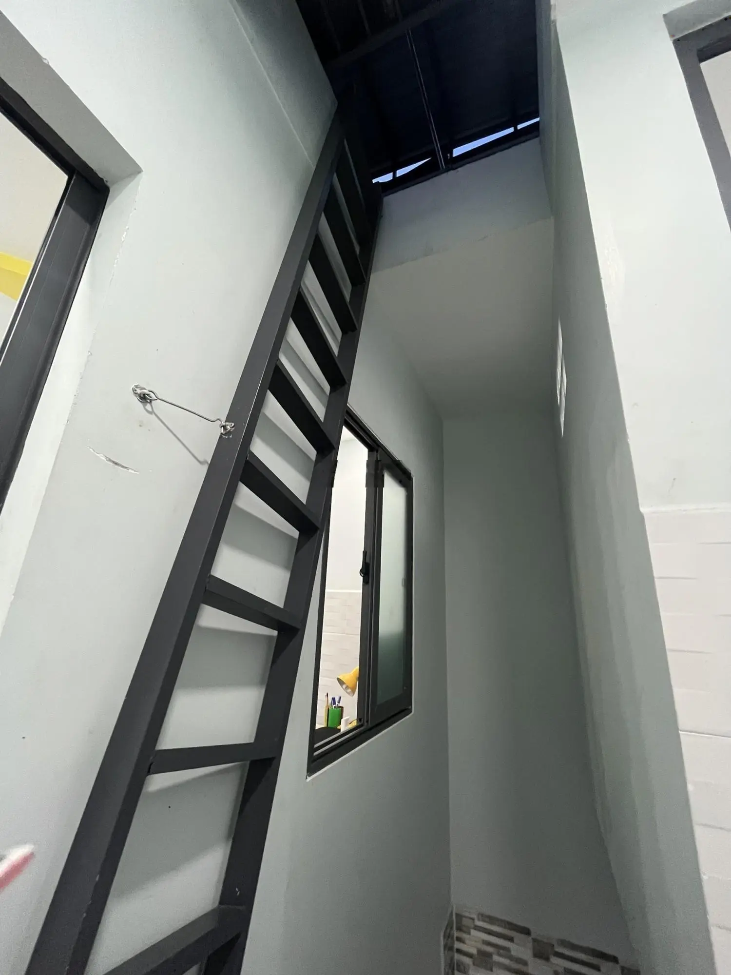 Bán gấp nhà hẻm xe hơi Lạc Long Quân 3,8m x 11m, 1 trệt 1 lầu sân thượng, 2,8 tỷ