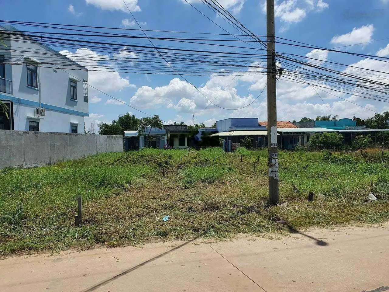 Cần bán 200m2 full thổ MT đường xe tải chạy, khu đông dân cư, thích hợp xây ở, kinh doanh, giá rẻ