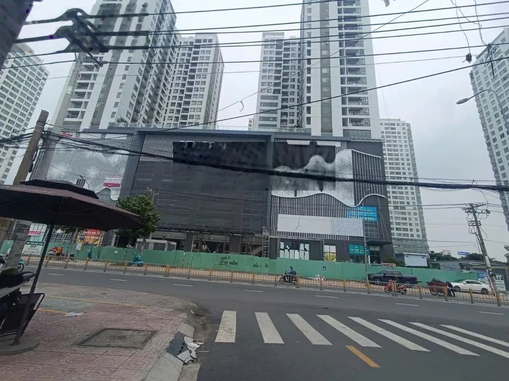 Bán đất tặng nhà. nhà mặt tiền đường tạ quang bửu, khu vip cán bộ cấp cao. quận 8
