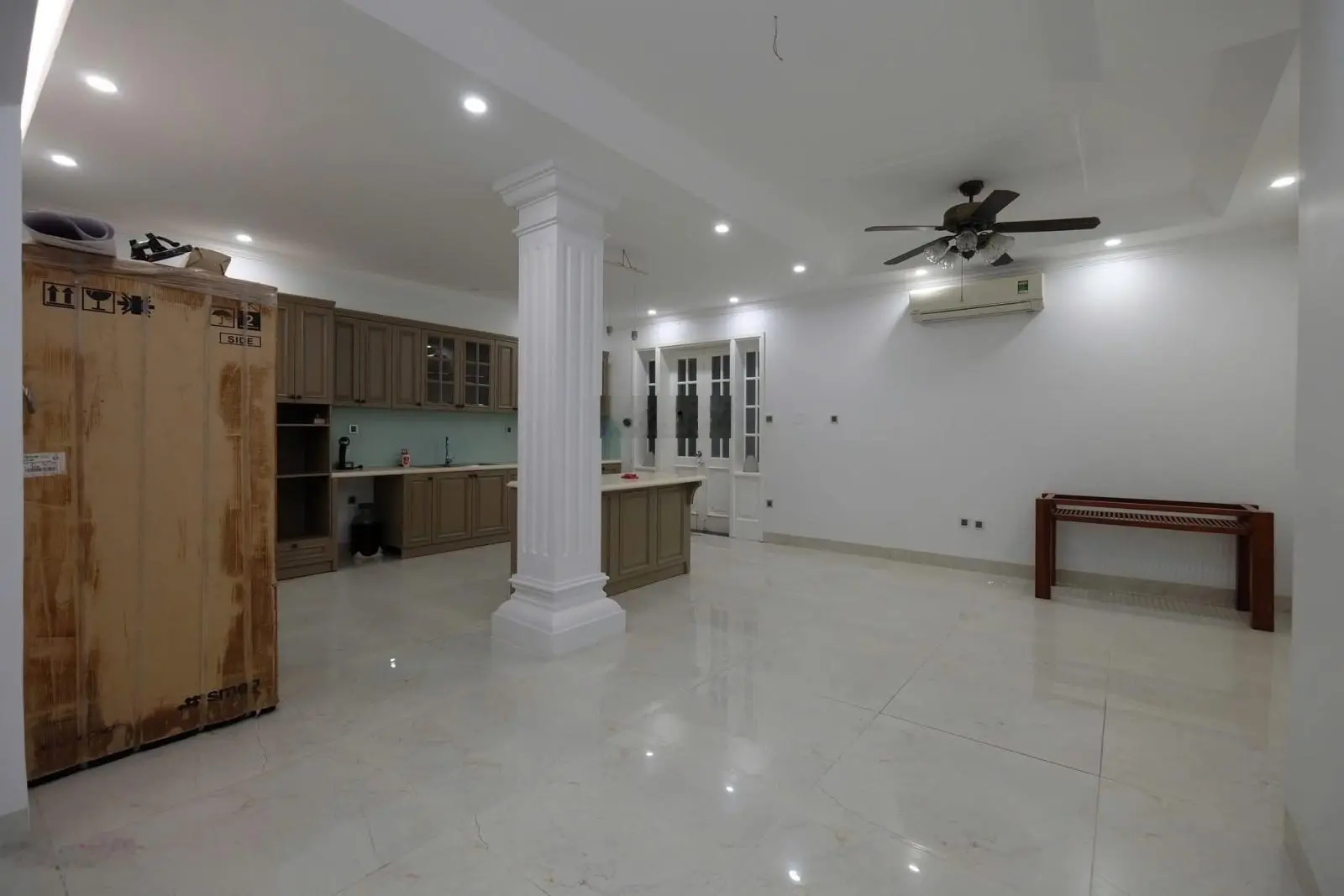 Bán nhà cực đẹp ngõ 275 Âu Cơ 160m2, 4 tầng, mặt tiền 8m. Sổ đẹp, giá rẻ. Tiện ở và đầu tư giữ tiền