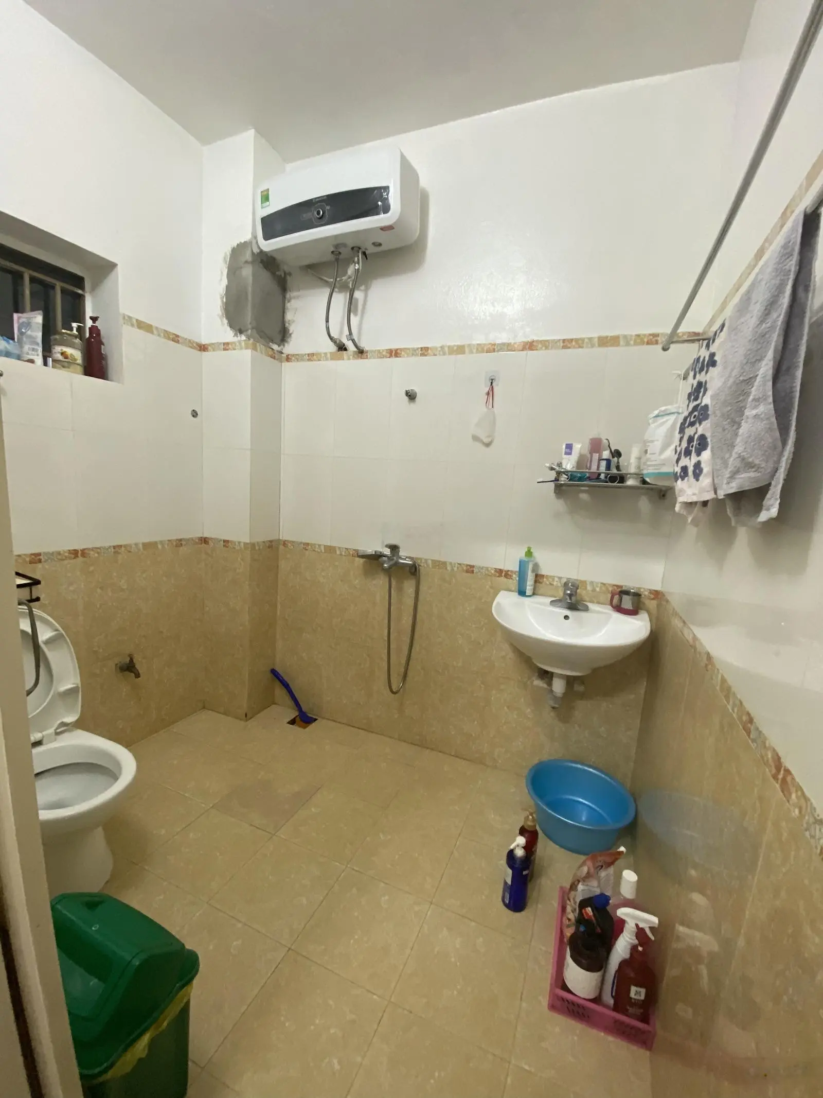 Chính chủ cần bán nhà 3 tầng Lạc Long Quân gần cây xăng quân đội, thành phố Thanh Hoá