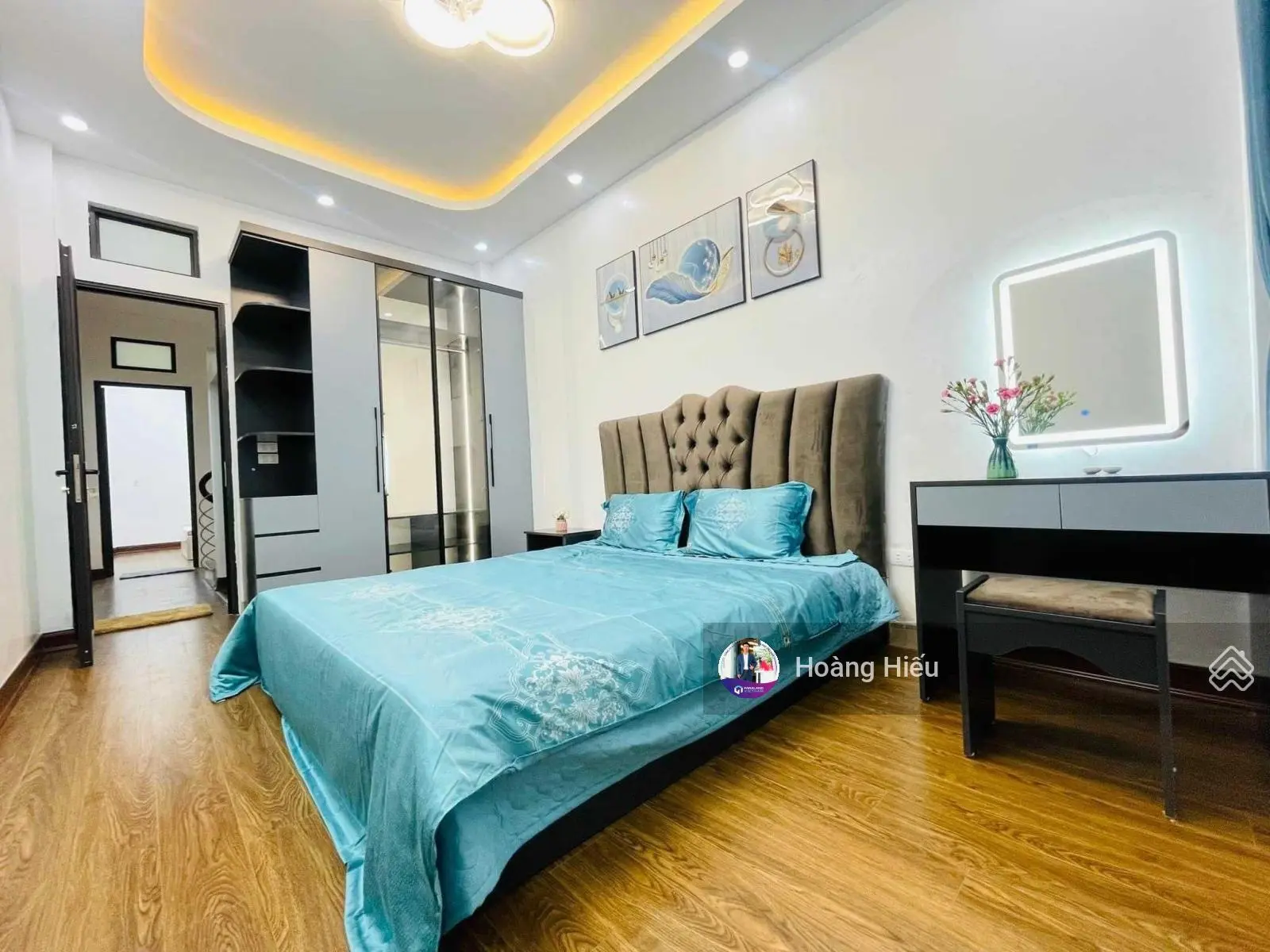 Hoa hậu Cầu Giấy, bán nhà sát mặt phố, tặng nội thất, lô góc 2 thoáng, ngõ to, 50m2, 5 tầng