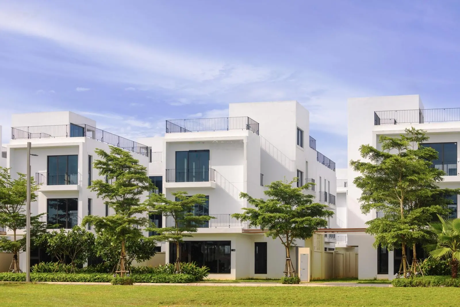 Bán biệt thự khu đô thị biển Sầm Sơn, view thẳng biển, sổ đỏ đẹp 13 tỷ, tăng giá đều đặn mỗi năm