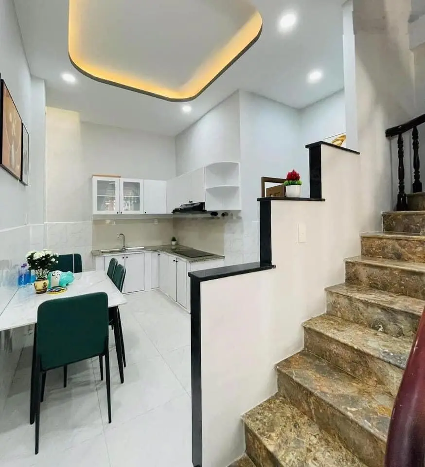 Kẹt vốn bán gấp nhà Nguyễn Gia Trí, Bình Thạnh 42m2. SHR BCC - đang thuê 15tr/tháng